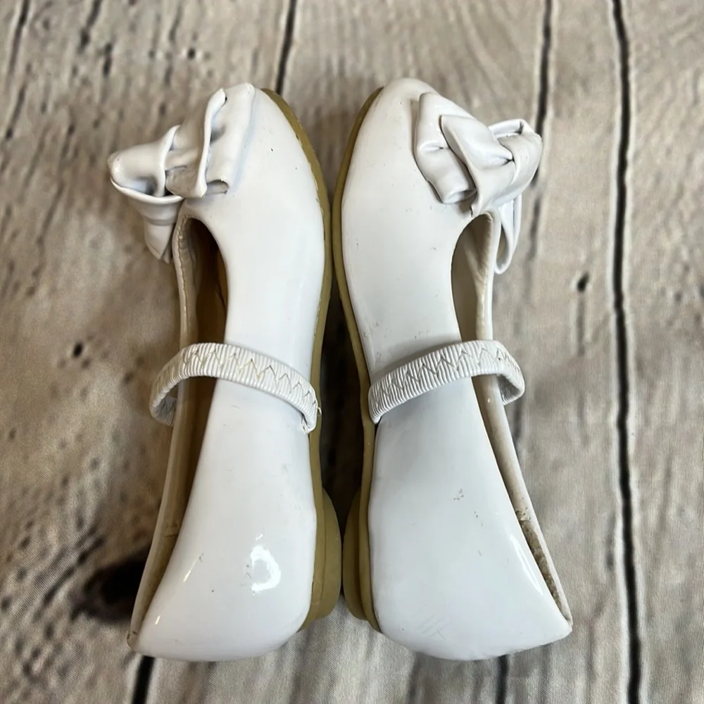 Laura Ashley White Mary Jane Bow Flats Girl’s Size 6 Excellent Condition